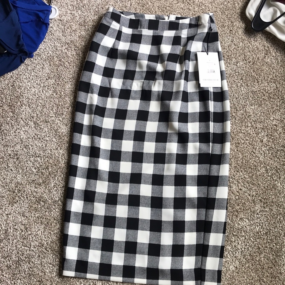 Checkered pencil skirt